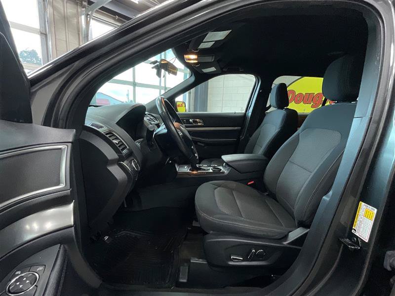 Used 2018 Ford Explorer XLT w/ Class II Trailer Tow Package FWD image 11