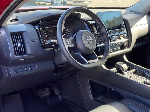 Used 2024 Nissan Pathfinder SL image 10