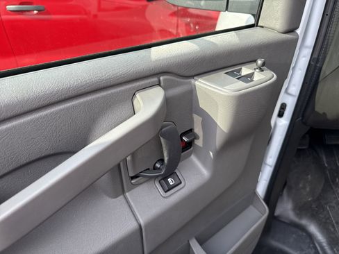 New 2025 Chevrolet Express 3500 LS image 10
