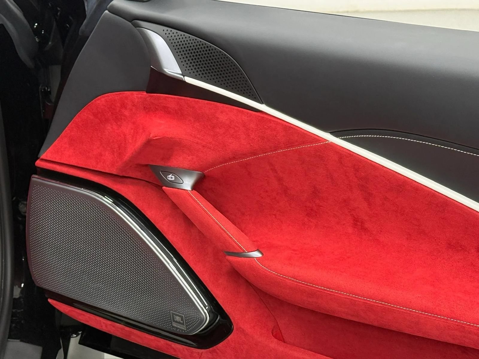 Used 2025 Ferrari Roma Spider RWD image 41