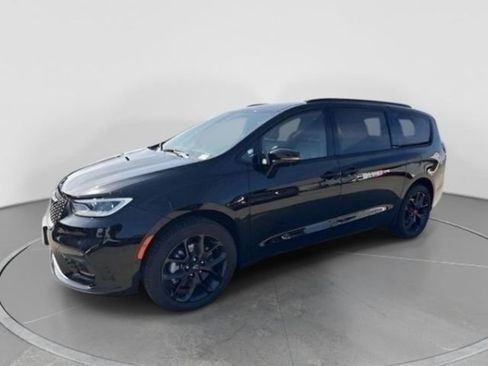 New 2026 Chrysler Pacifica Select w/ S Appearance Package image 1