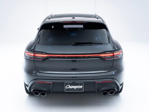 Certified 2025 Porsche Macan AWD/4WD image 10