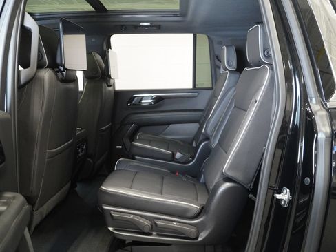 Used 2025 Chevrolet Suburban Premier AWD/4WD image 13