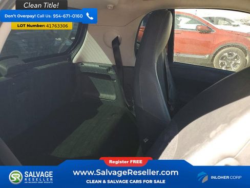 Used 2015 smart fortwo passion RWD image 13
