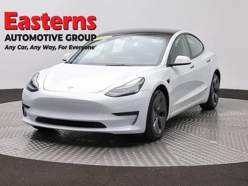 Used 2023 Tesla Model 3 Standard Range RWD image 1