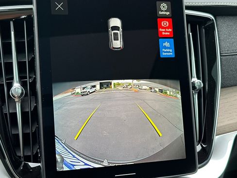 New 2026 Volvo XC90 B5 Core image 18