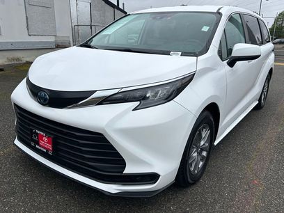 Certified 2024 Toyota Sienna LE
