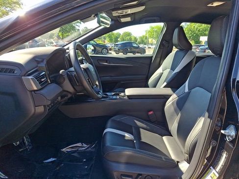 Used 2025 Toyota Camry SE FWD image 15