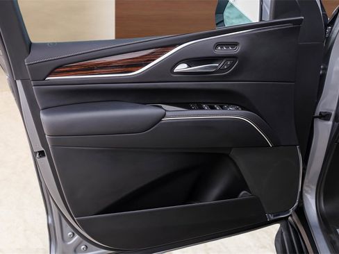 Used 2023 Cadillac Escalade Premium Luxury image 24