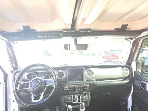 Used 2018 Jeep Wrangler Unlimited Sahara image 14