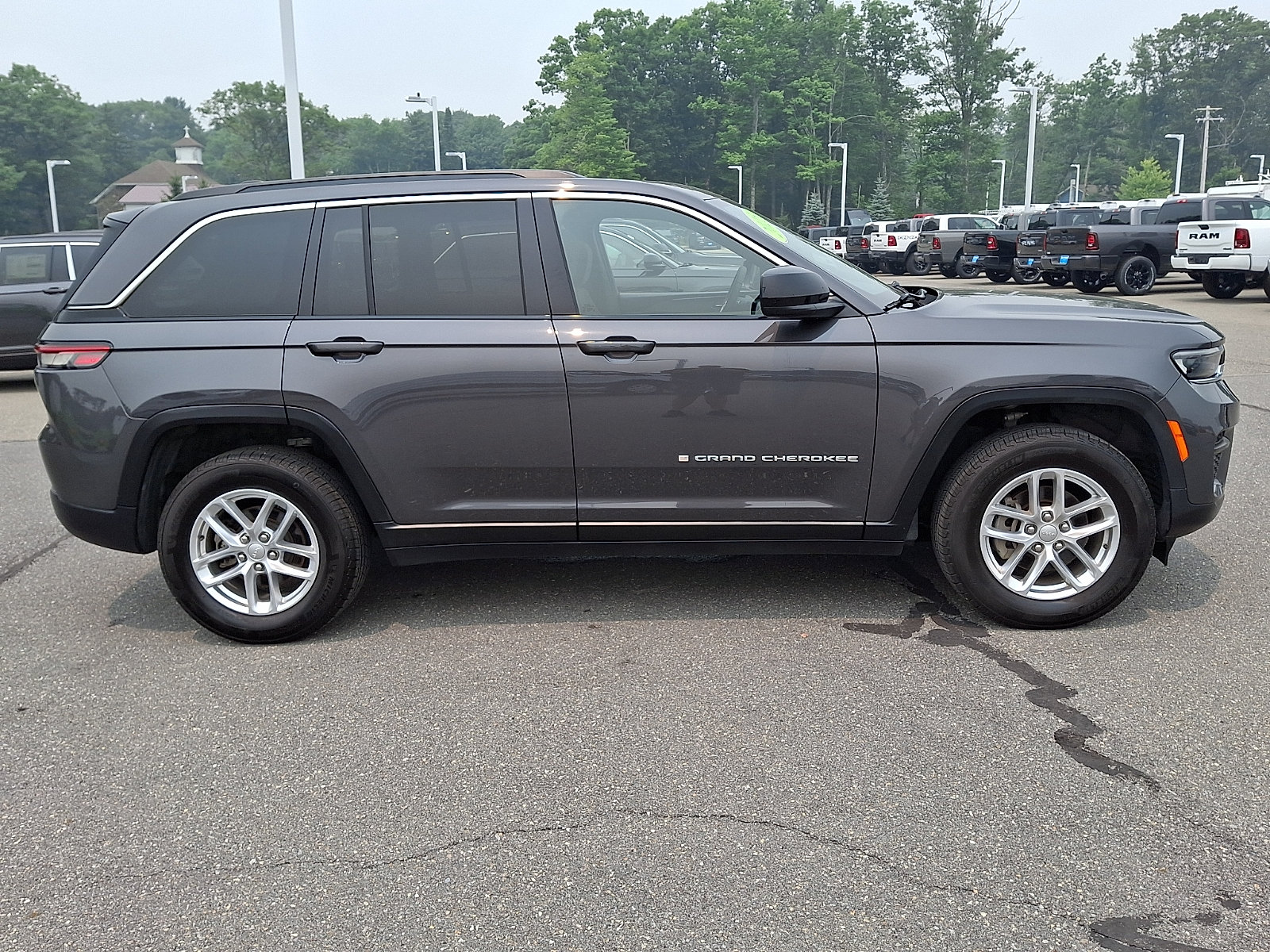 Used 2025 Jeep Grand Cherokee Laredo X w/ Luxury Tech Group I AWD/4WD image 7