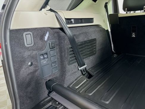 New 2026 Land Rover Discovery Limited Edition AWD/4WD image 23
