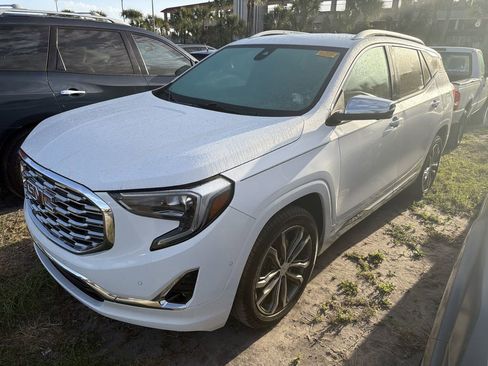 Used 2019 GMC Terrain Denali w/ Advanced Safety Package image 10
