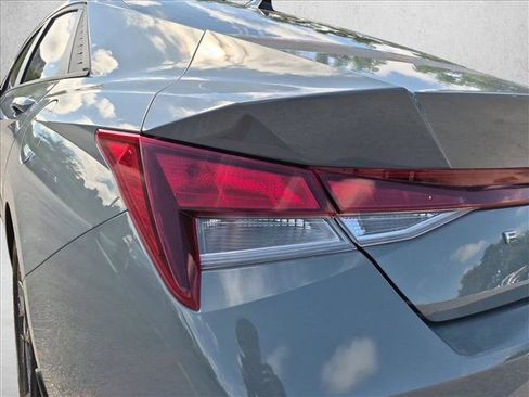 Used 2022 Hyundai Elantra SEL FWD image 6