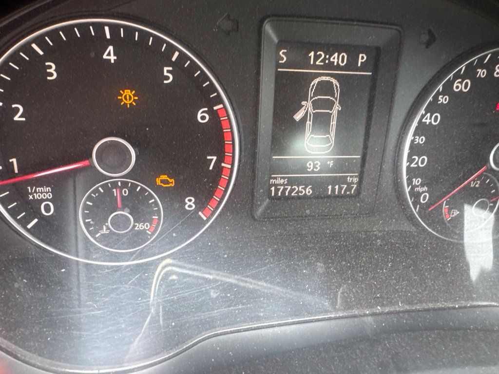 Used 2010 Volkswagen Eos Komfort FWD image 11