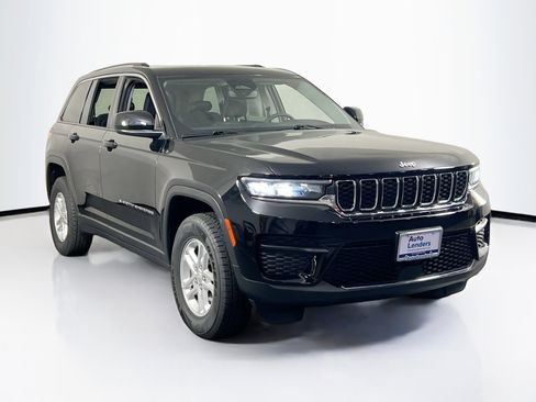 Used 2023 Jeep Grand Cherokee Laredo w/ Luxury Tech Group I image 3
