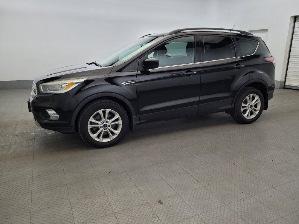 Used 2017 Ford Escape SE w/ Equipment Group 201A FWD image 2