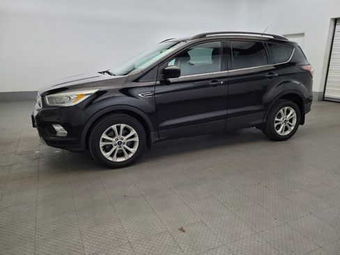 Used 2017 Ford Escape SE w/ Equipment Group 201A FWD image 2
