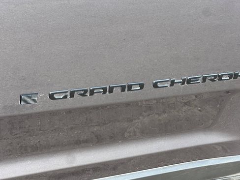 Used 2025 Jeep Grand Cherokee L Altitude AWD/4WD image 8
