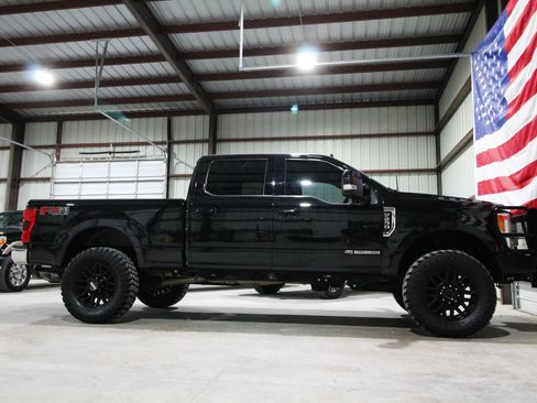 Used 2019 Ford F250 Lariat w/ Lariat Ultimate Package AWD/4WD image 14