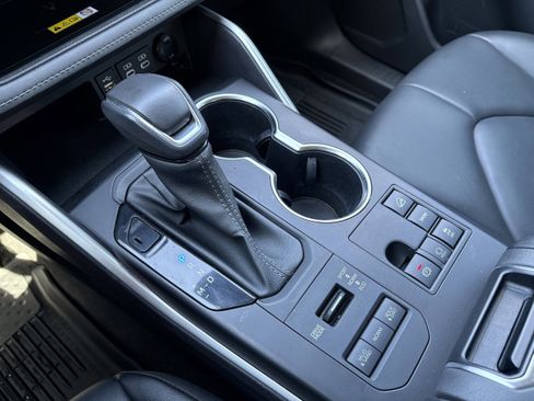 Used 2023 Toyota Highlander XLE image 33