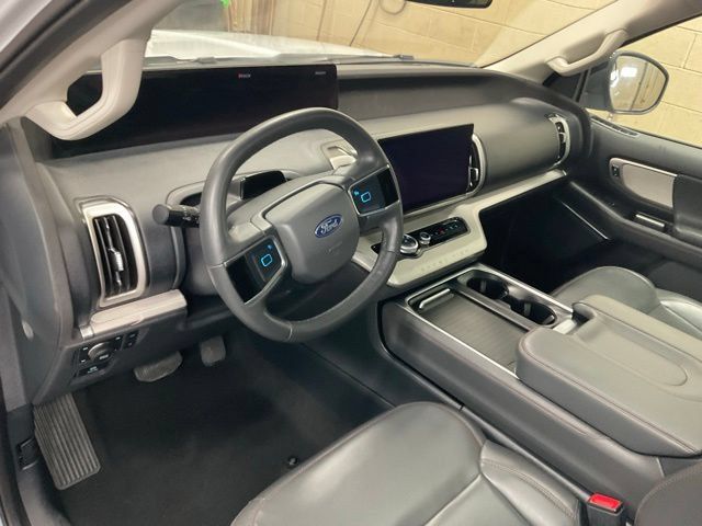 Used 2025 Ford Expedition Active AWD/4WD image 6