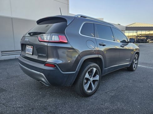 Used 2019 Jeep Cherokee Limited w/ Luxury Group image 2
