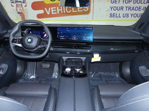 Used 2025 BMW 530i xDrive w/ Premium Package image 9