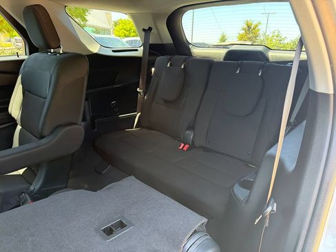 Used 2023 Ford Explorer XLT RWD image 38