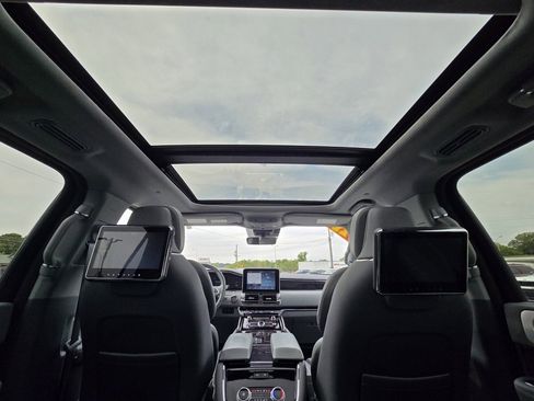 Used 2021 Lincoln Navigator Reserve image 24