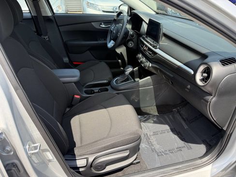 Used 2020 Kia Forte LXS FWD image 9