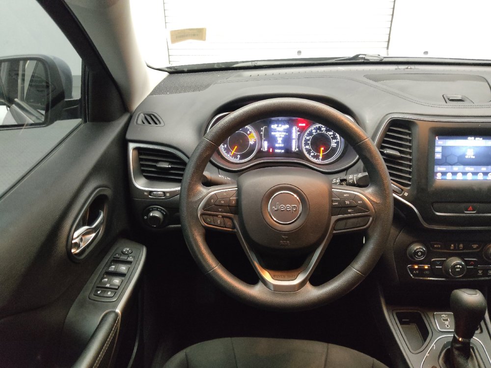 Used 2020 Jeep Cherokee Latitude FWD image 22