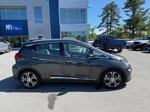 Used 2019 Chevrolet Bolt Premier w/ Infotainment Package FWD image 5