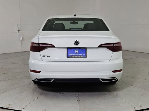 Certified 2020 Volkswagen Jetta R-Line image 5