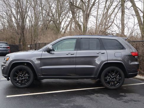 Used 2019 Jeep Grand Cherokee Altitude image 4