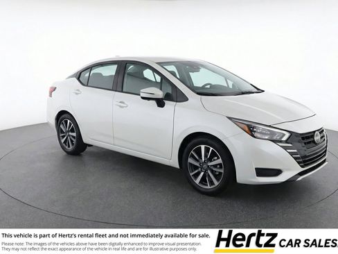 Used 2025 Nissan Versa SV image 1