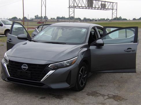 Used 2025 Nissan Sentra SV FWD image 25