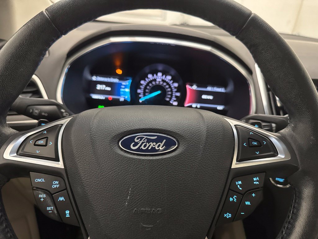 Used 2019 Ford Edge Titanium w/ Equipment Group 301A AWD/4WD image 15