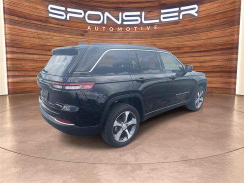 Used 2024 Jeep Grand Cherokee Limited AWD/4WD image 7