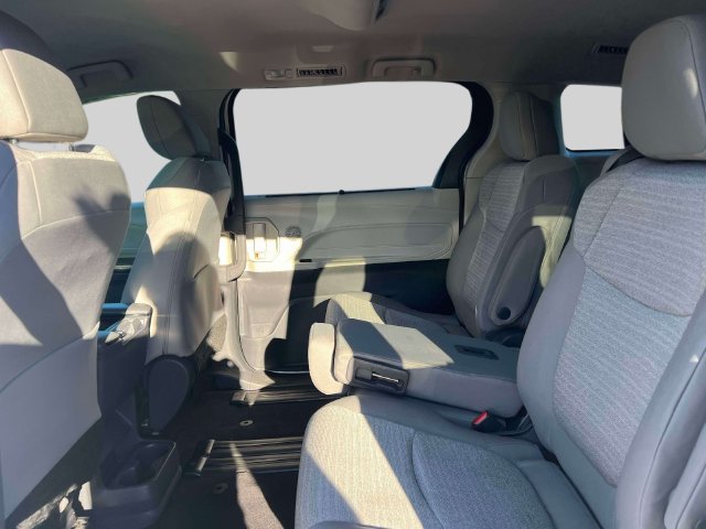 Used 2021 Toyota Sienna LE FWD image 14