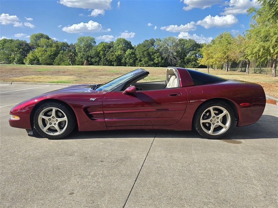 Used 2003 Chevrolet Corvette Coupe w/ Preferred Equipment Group RWD image 4