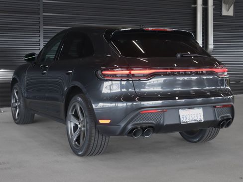 Certified 2025 Porsche Macan AWD/4WD image 3