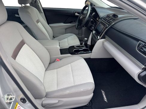 Used 2014 Toyota Camry LE image 13