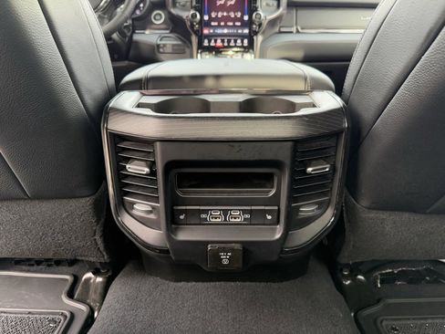 Used 2024 RAM 2500 Limited image 32