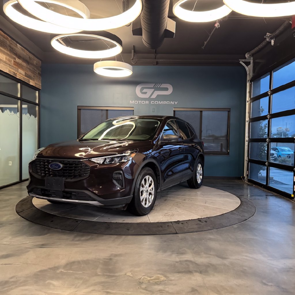Used 2023 Ford Escape Active w/ Tech Pack #1 AWD/4WD image 7