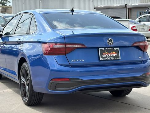 Used 2022 Volkswagen Jetta SE FWD image 3