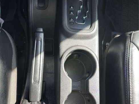 Used 2013 Jeep Wrangler Unlimited Rubicon AWD/4WD image 24