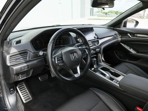 Used 2018 Honda Accord Sport image 12