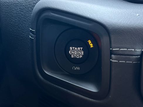 Used 2025 Jeep Wrangler Unlimited Sahara AWD/4WD image 23