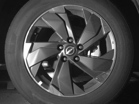 Used 2025 Nissan Rogue SV FWD image 16